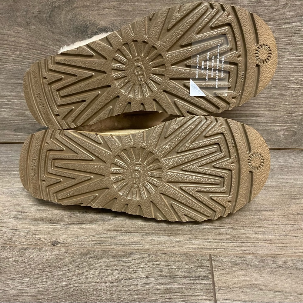 UGG | Cluggette Slippers Indoor Outdoor In Sand NEW In Box - Picture 11 of 17